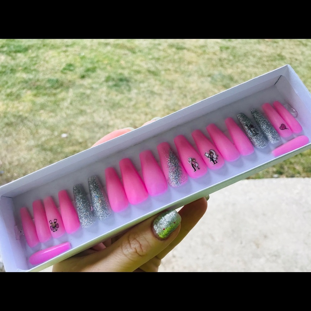 Press on nails
